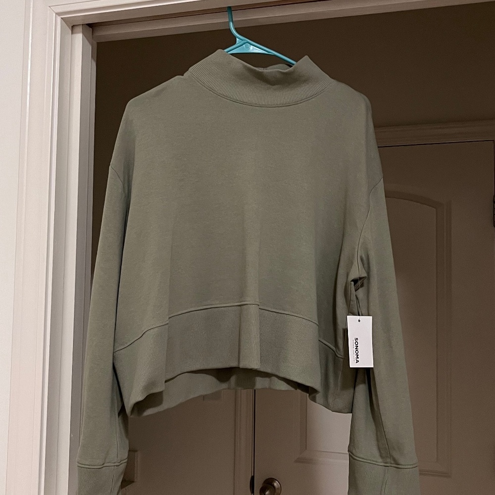 BRAND NEW SWEATSHIRT